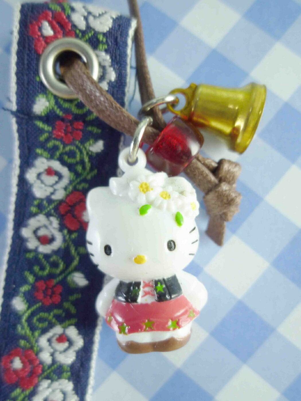 【震撼精品百貨】Hello Kitty 凱蒂貓 限定版手機吊飾-瑞士 震撼日式精品百貨