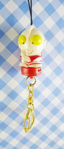 【震撼精品百貨】Ultraman 鹹蛋超人 吊飾/鑰匙圈-站手刀 震撼日式精品百貨