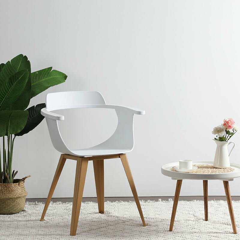 現代時尚小戶型椅子休閒家居創意北歐簡約咖啡塑料靠背鐵腳架餐椅