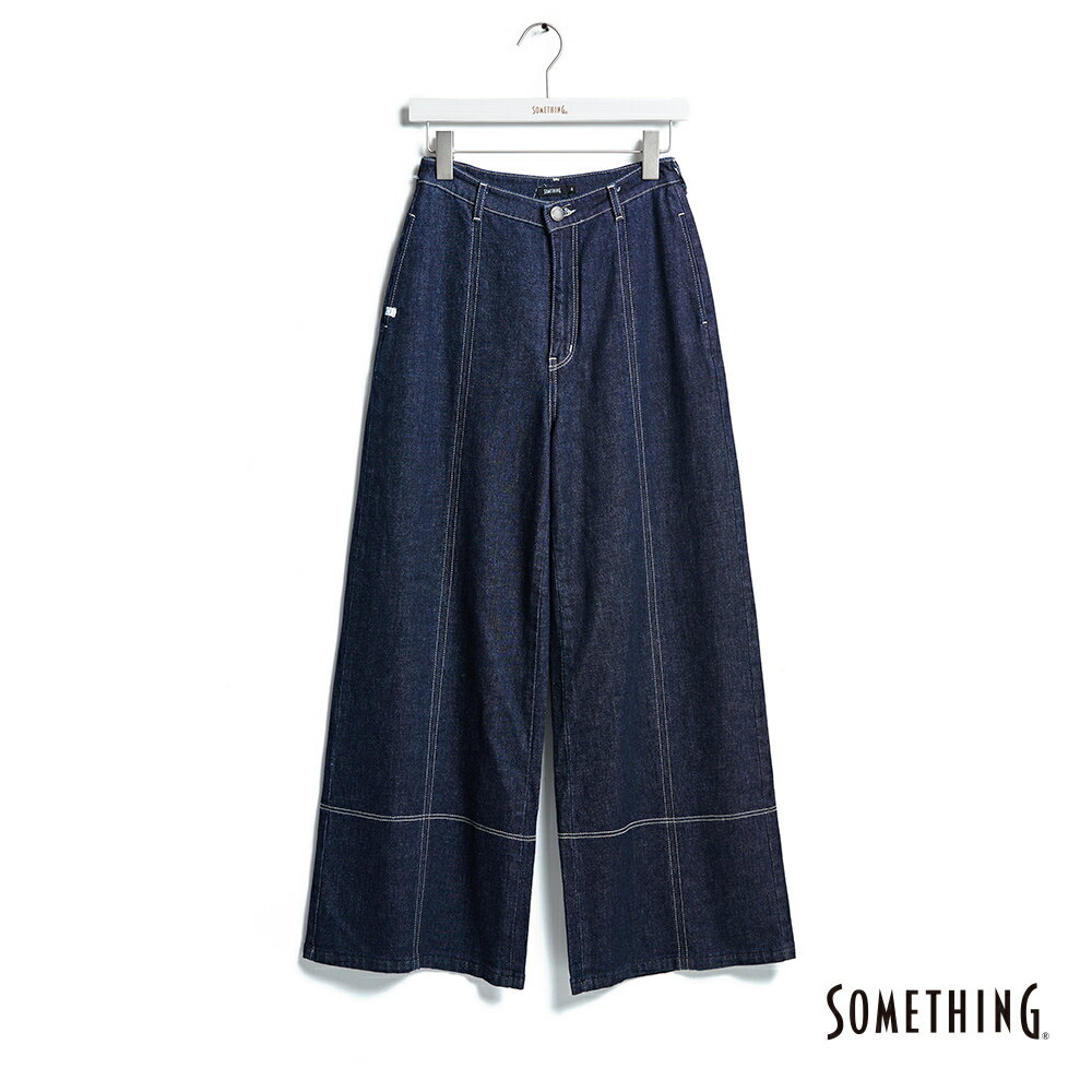 SOMETHING 女款 口袋壓線設計丹寧寬褲 (原藍色)