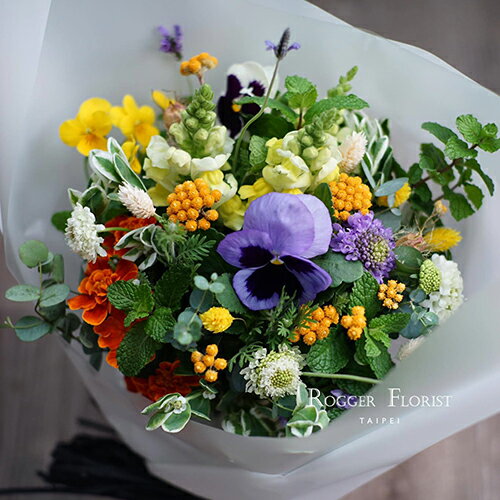 花器專賣店 Rogger Florist 春天的腳步聲手中的小花園繽紛花束1 香天愛媽咪的分享天地 痞客邦