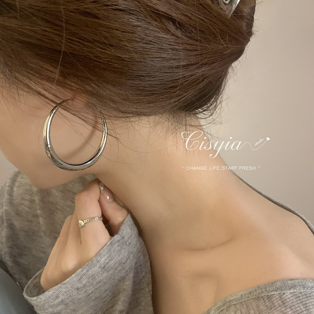 金屬大耳圈2023新款爆款誇張耳飾女素圈耳環圓圈高級感冷淡風耳釘【淘夢屋】