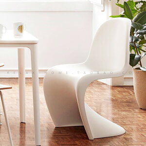 北歐簡約設計師可疊放休閑創意戶外洽談網紅塑料s型潘東餐桌椅子