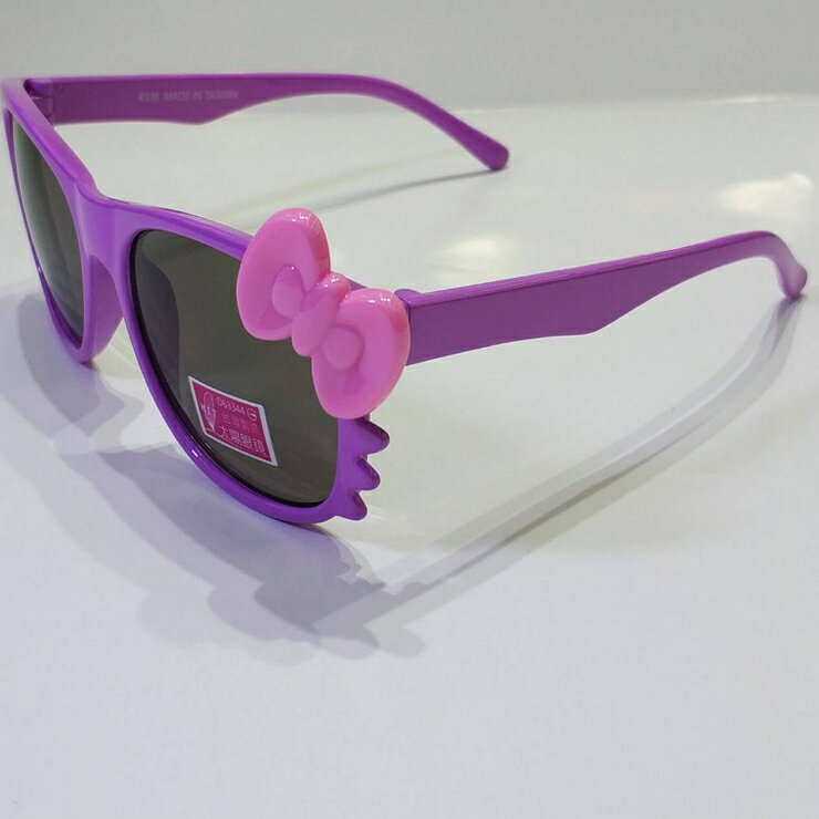 <br/><br/>  喵喵 貓咪 造型 兒童鏡框 太陽眼鏡 蝴蝶結 可愛造型太陽眼鏡  兒童眼鏡  購買此商品可以另加購眼鏡布優惠價只要1元<br/><br/>