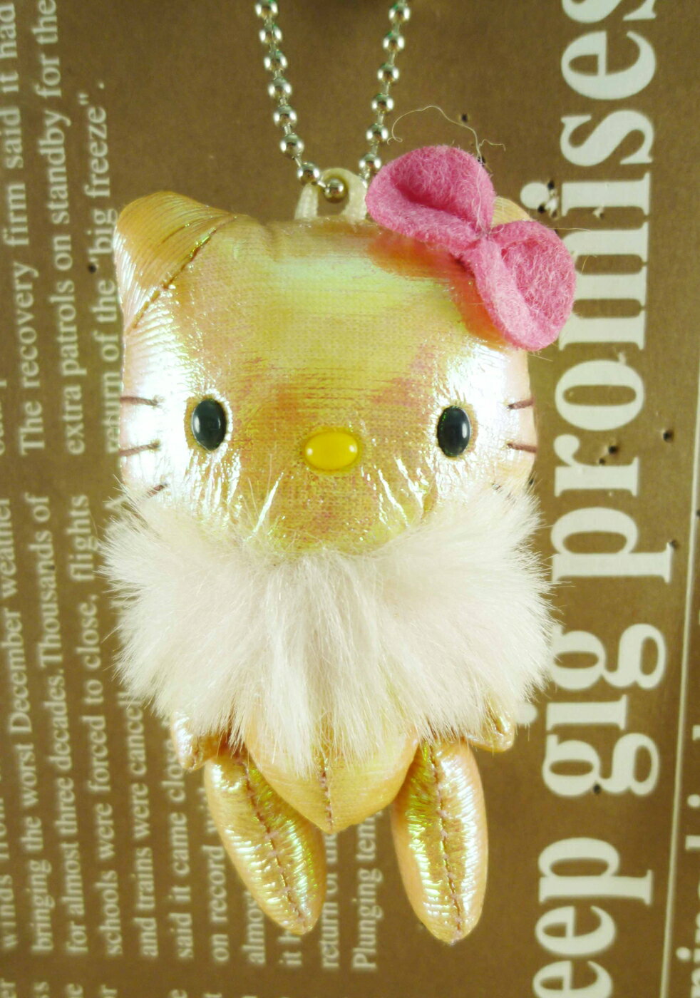 【震撼精品百貨】Hello Kitty 凱蒂貓 HELLO KITTY絨毛吊飾-亮金皮(粉蝴蝶結) 震撼日式精品百貨