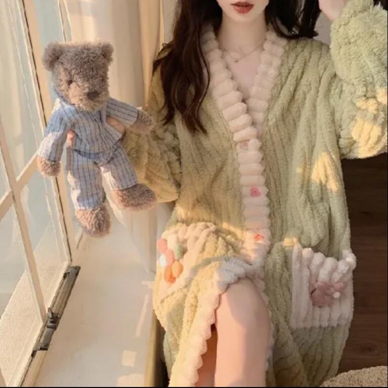 珊瑚絨加厚浴袍女款秋冬季甜美睡袍中長款冬天可愛女士睡衣睡裙【繁星小鎮】