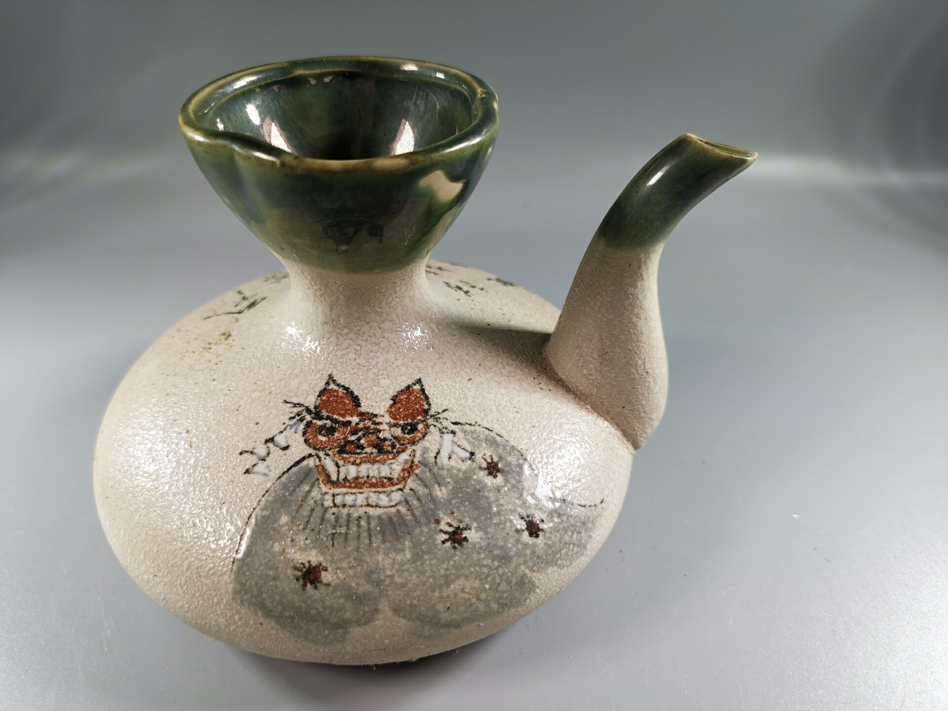 日本 織布燒 彩繪獅頭詩文綠釉 酒壺 茶壺，獨特的器型，容量