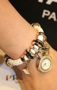 <br/><br/>  歐美時尚個性鑲鑽手鏈吊墜錶(現貨+預購)<br/><br/>
