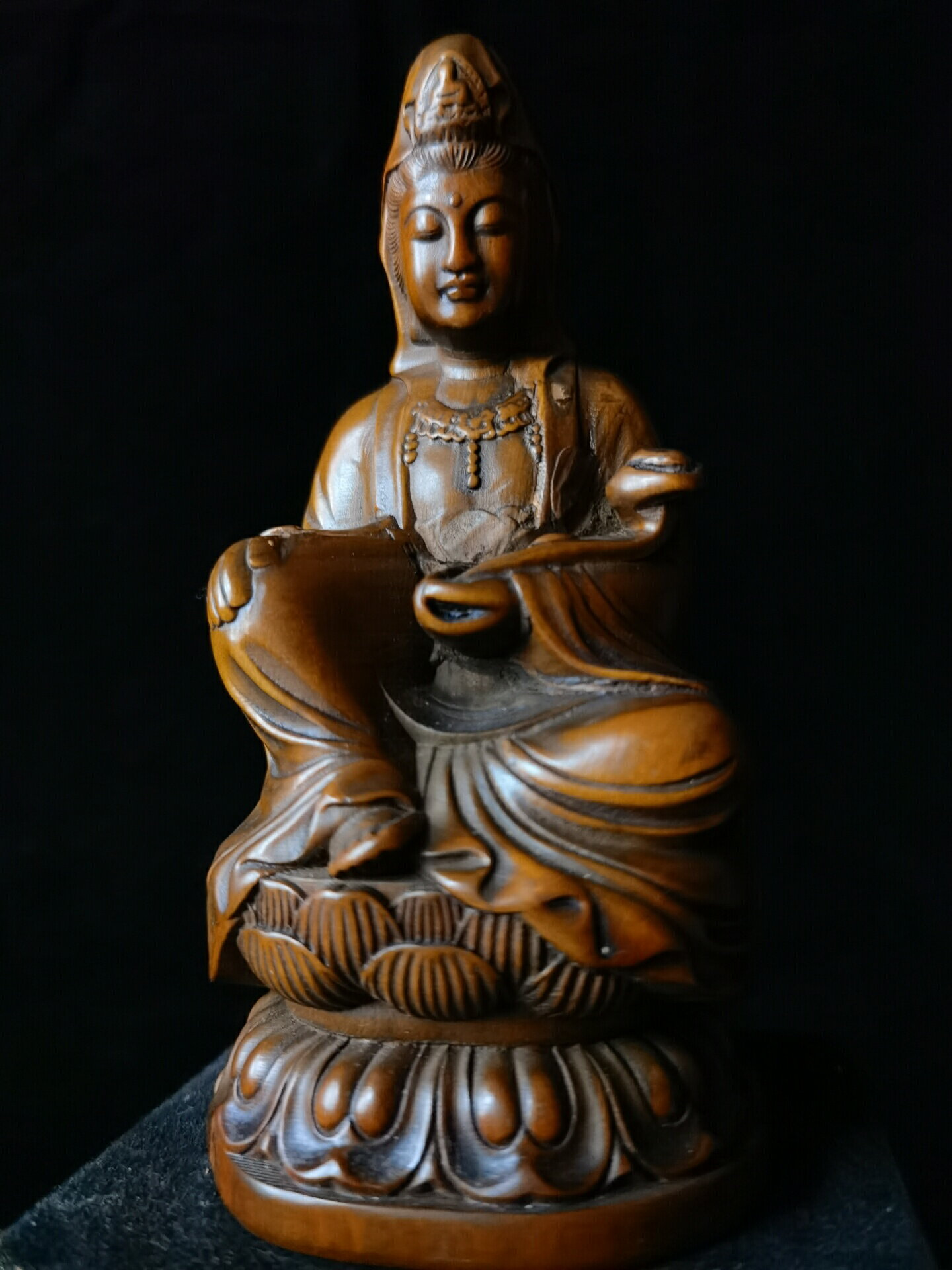 小葉黃楊木雕～如意觀世音，高13直徑6釐米重183克，後面有