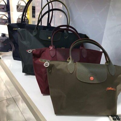 法國正品Longchamp club 刺繡馬尼龍折疊包長柄2605 619 M中號、1899 619L號、短把1621 619-S號、1623 619-M號.及1699 619後背包 秋冬款單肩包 水餃包-(買二贈一12/ 31止,附購證)*vivi shop*
