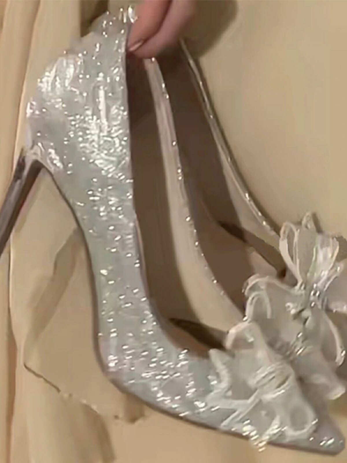 法式水晶鞋2024春秋新款銀色婚鞋水鉆蝴蝶結尖頭高跟鞋女細跟單鞋