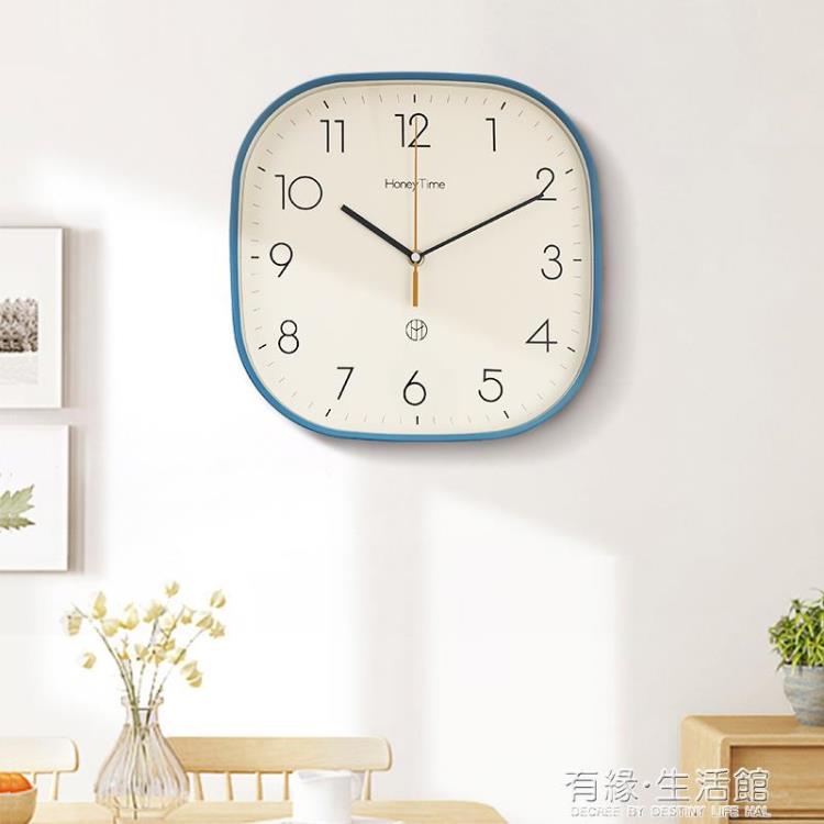 現代免打孔簡約掛鐘石英客廳家用時鐘年新款掛牆靜音臥室鐘錶【摩可美家】