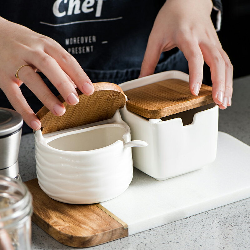 億嘉 創意陶瓷調味罐 家用易清洗帶蓋帶勺味精罐翻蓋調料罐調料