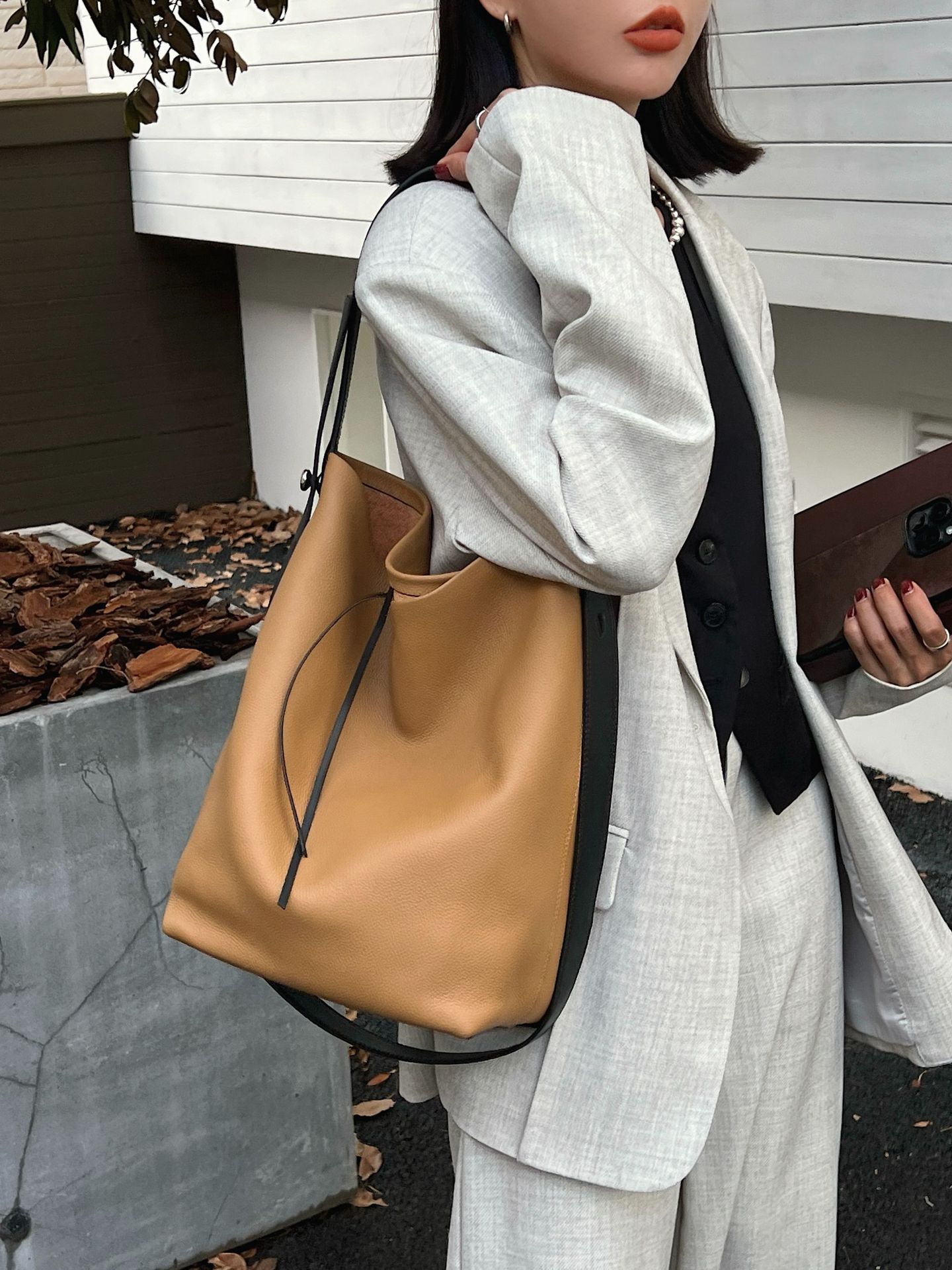【朵朵頭層真皮女包大容量水桶包托特包手提肩挎包都市簡約