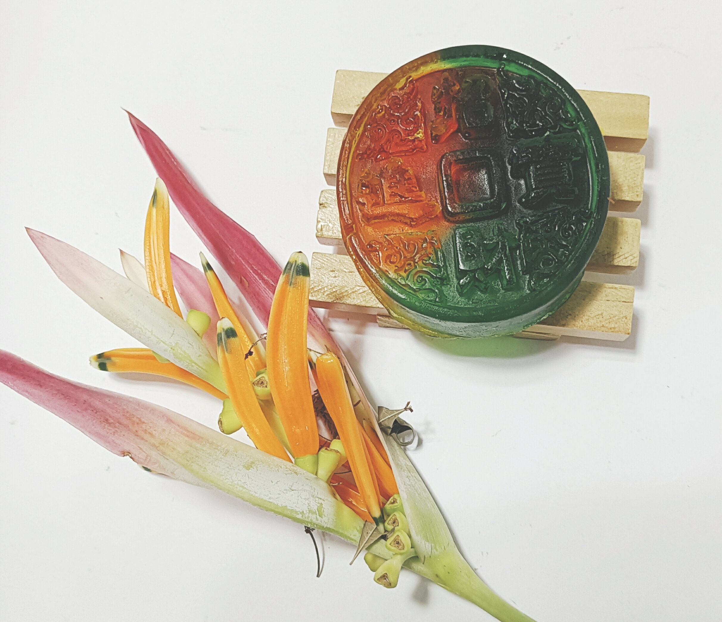 過年時節吉祥產品-[招財進寶]圖樣的妍晶胺基酸透明皂,3入/盒 情人節禮物 1
