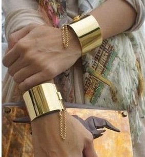 歐美 金屬手環 扣環手環 大環手環設計 飾品 女性 手鐲 穿搭使用