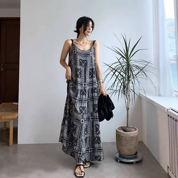 ANNAS 正韓 便宜款 單品實拍 變形蟲 長洋裝 細肩帶 渡假風洋裝 長裙 圖騰 海邊穿搭 性感 海灘裙 韓國 特價 2