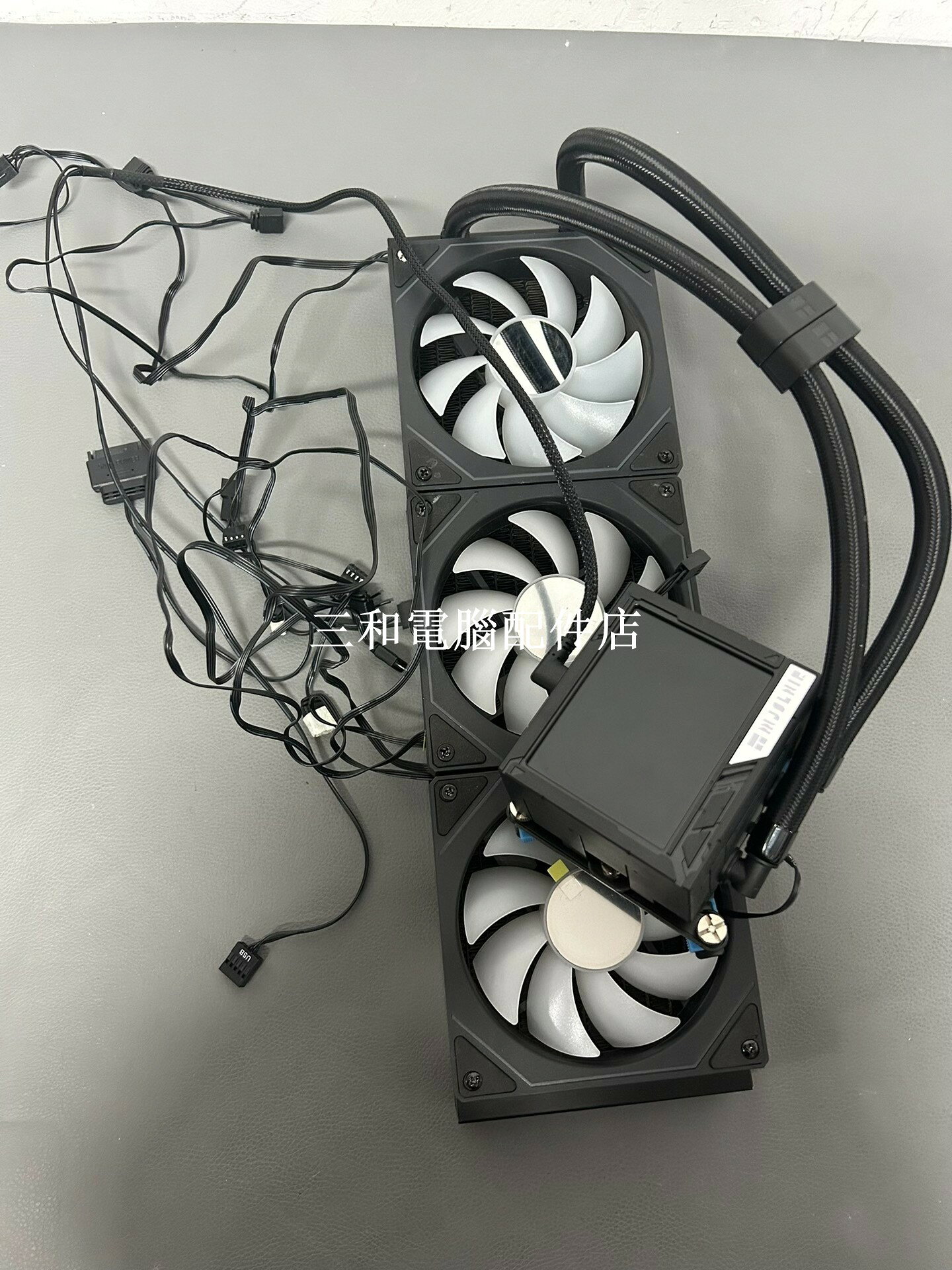 利民雷神之錘 360 水冷散熱器 黑色 屏顯 成色 1700 扣具 支援 14600KF 等 CPU 極佳散熱效能 拆機配件