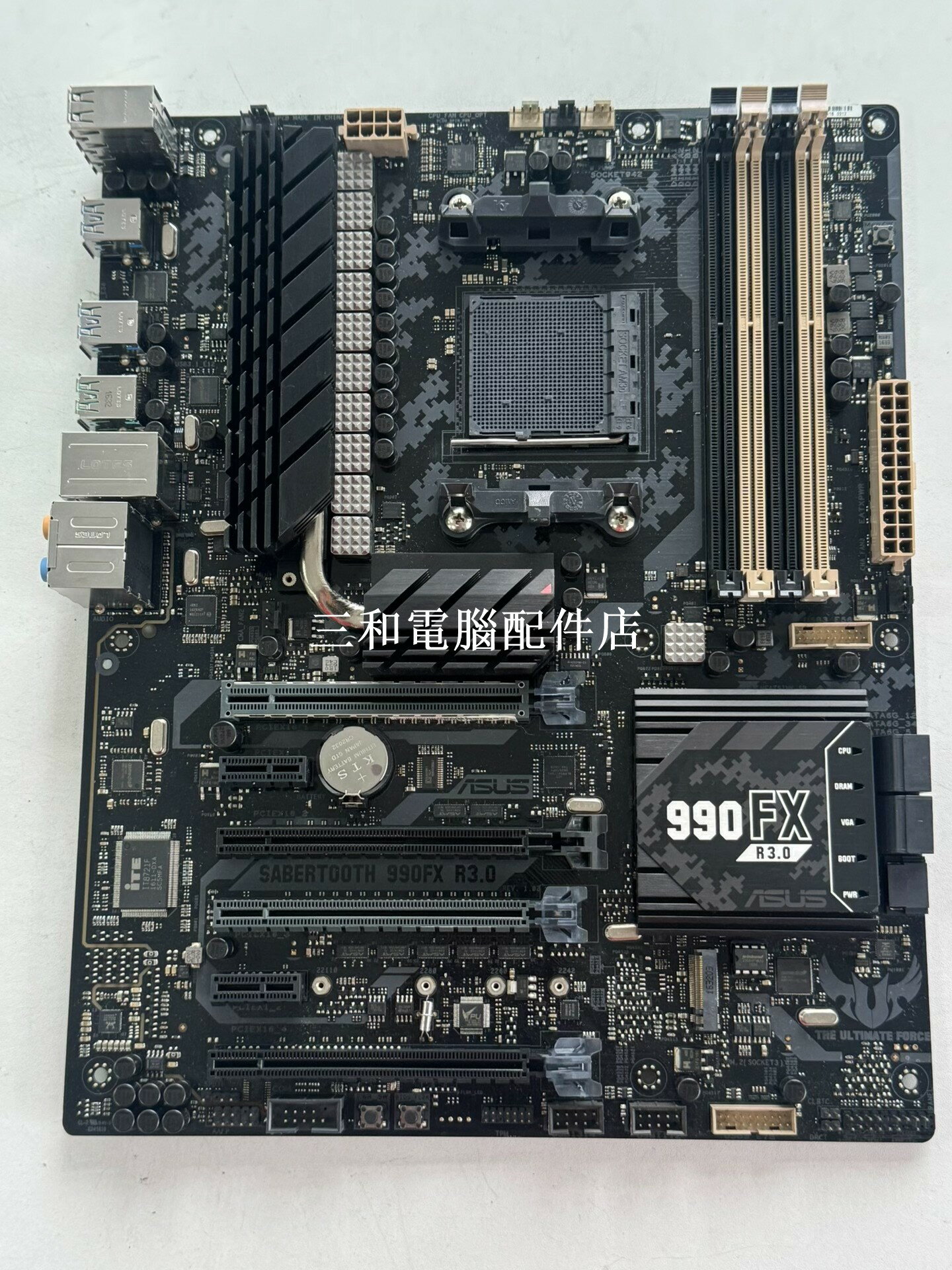 華碩SABERTOOTH 990FX R3 0 主機板 ATX 大板 支援 AM3 處理器 DDR3 雙顯卡 高性能 9成新 如圖 無殼