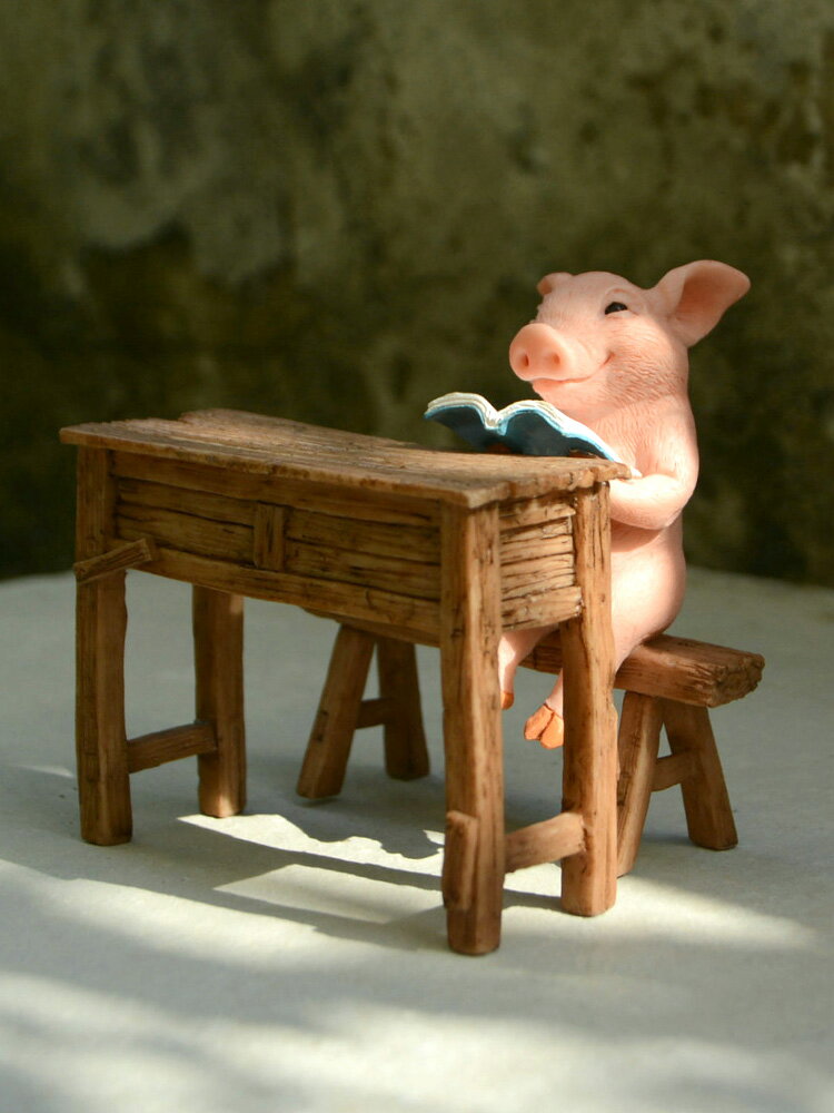 創意懷舊老教室讀書小豬擺件課堂裝飾可愛動物送同學生日禮物新年