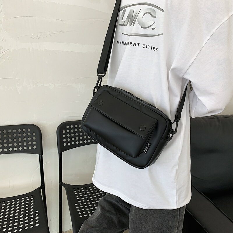 嘻哈斜後背包男ins潮小包日系潮牌挎包休閒揹包街頭潮流皮質單肩包