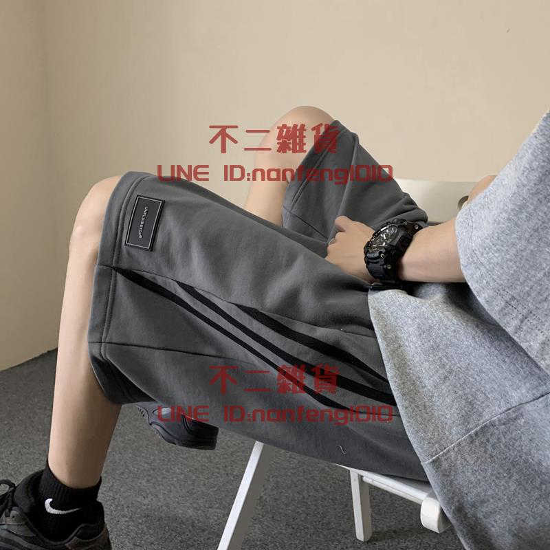 日系側邊條紋運動短褲男生港式潮流寬松五分褲學生【不二雜貨】