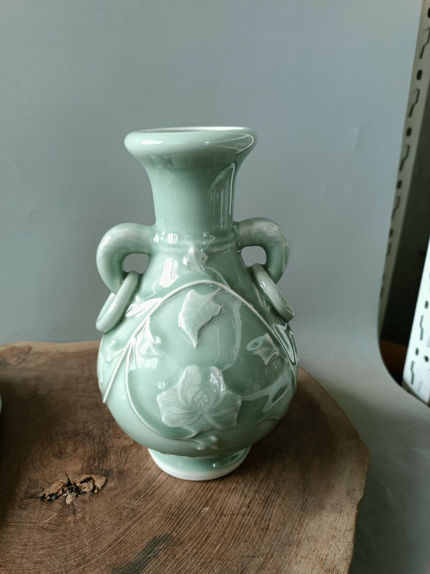 日本迴流瓷器創匯時期精品龍泉青瓷瓶，雙耳瓶，紋飾漂亮，底有開