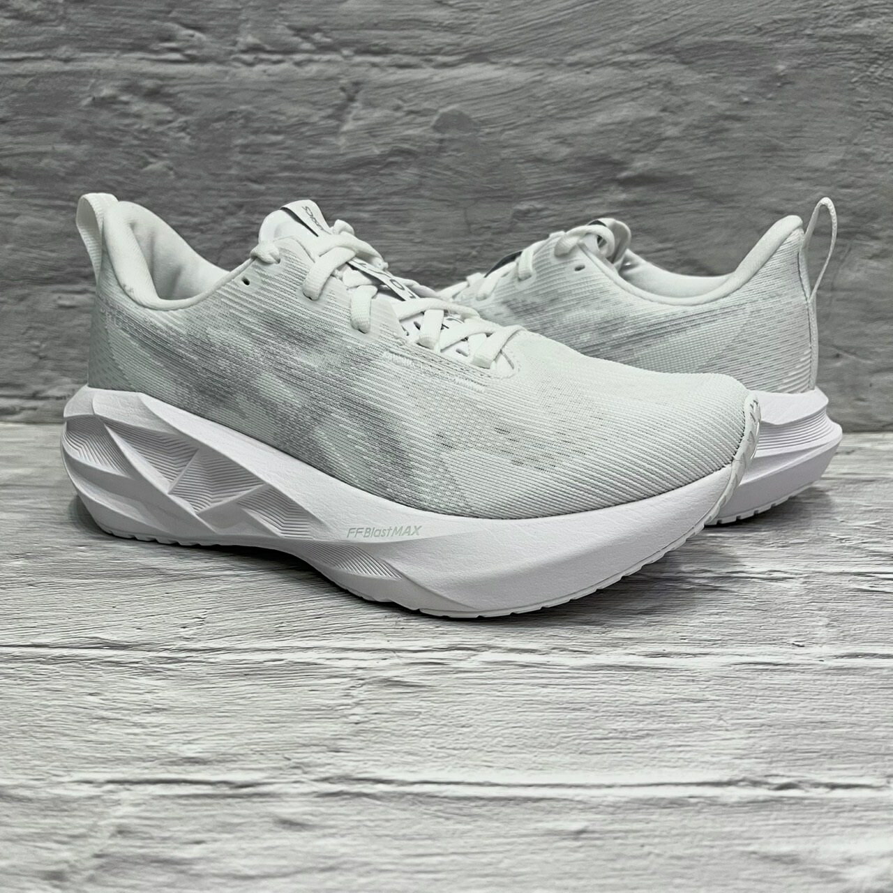 亞瑟士 ASICS NOVABLAST 5 女款 彈力 慢跑鞋 1012B765-100
