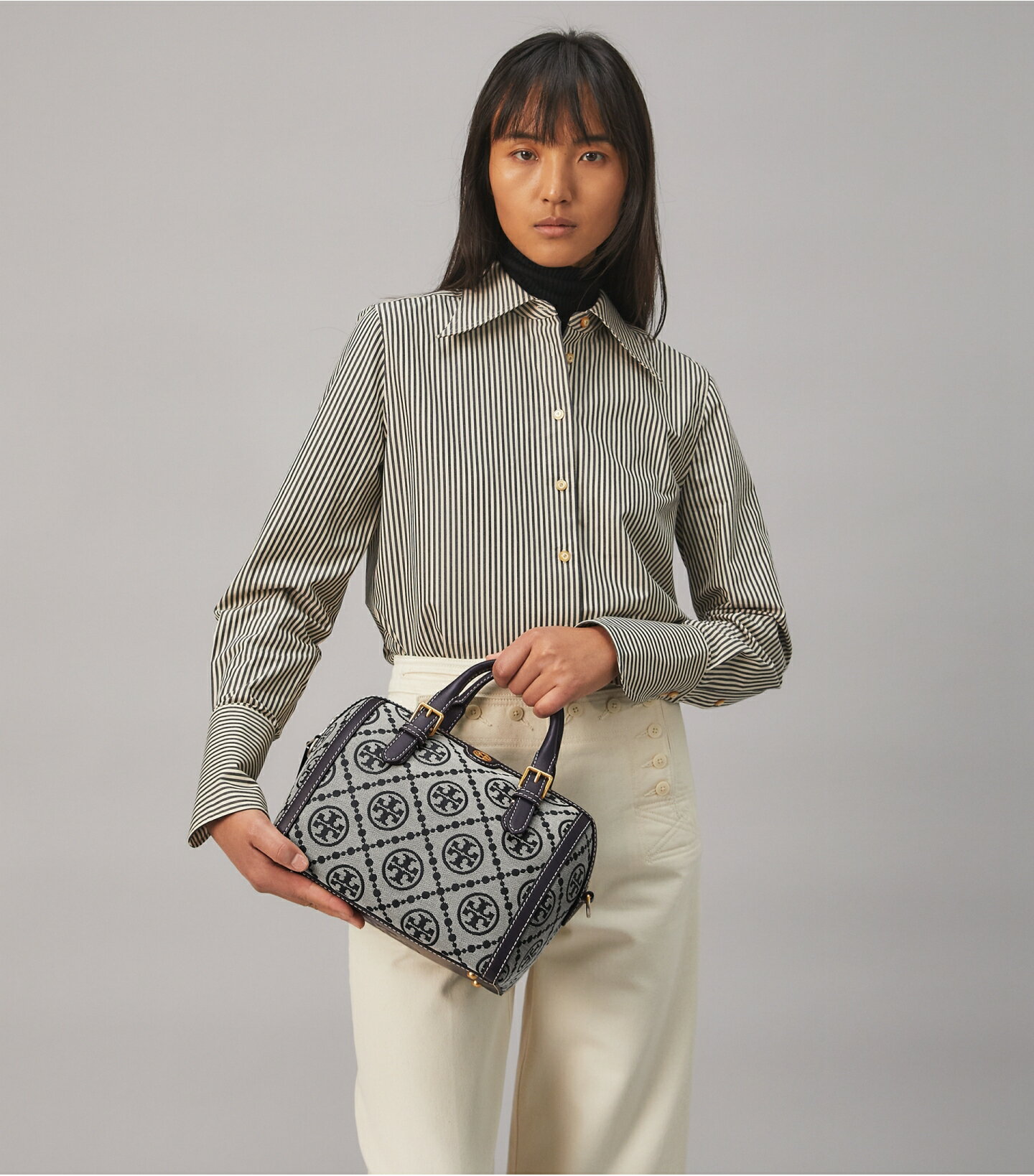 精選★TORY BURCH T MONOGRAM 提花酒桶包女士單肩包斜挎包 83970(整新)   ~【夏日美包★菲尼斯 國際精品↘3折起】 8