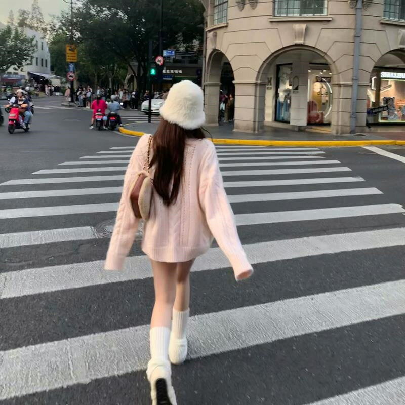 外套 女裝 休閒外套 時尚外套 保暖外套  2025新款時尚粉色v領毛衣外套女秋冬寬鬆慵懶麻花仿貂毛針織開衫 4