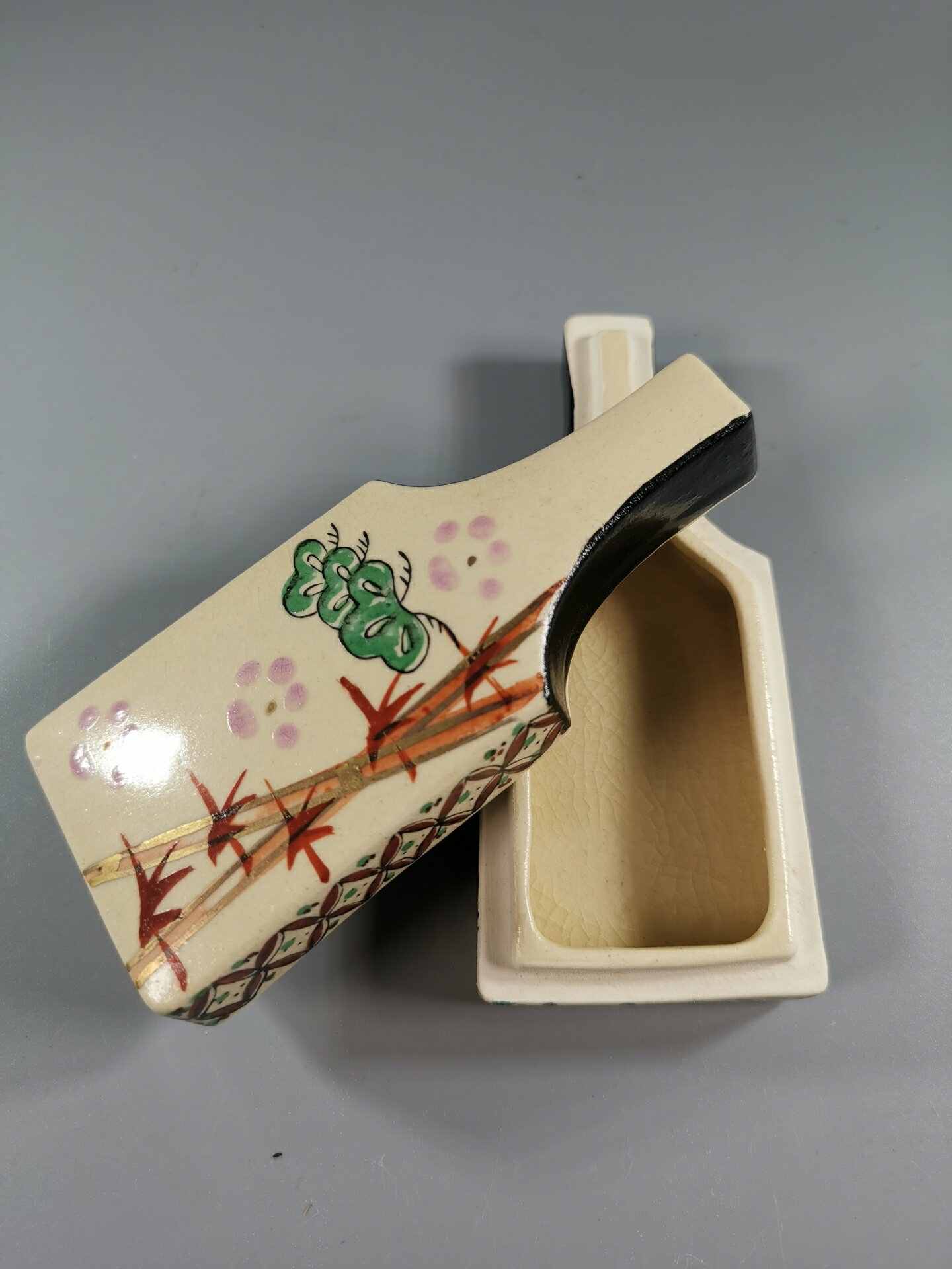 日本 羽子板 松竹梅手繪畫篇 香盒，造型小巧，內部施釉干凈，