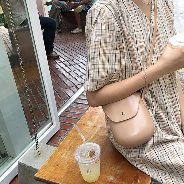 橢圓 皮革 斜挎包 小包 包包 肩背包 側背包 迷你 斜跨包 復古 百搭 文青 光滑 亮面 韓國 ANNA S.