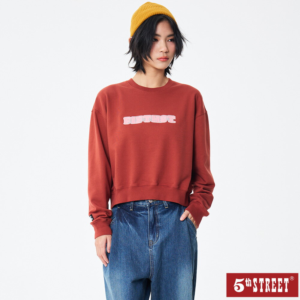 女裝 大學T 長袖 短版 上衣 TEE 立體感繡花 紅色 (560976) 【5th STREET】【APP下單天天10%回饋】 治裝激推 最高折426