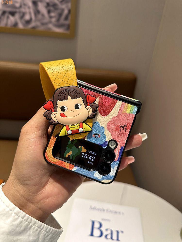 不二家牛奶妹適用三星ZFLIP4保護殼折疊屏Galaxy Z Flip3腕帶卡通