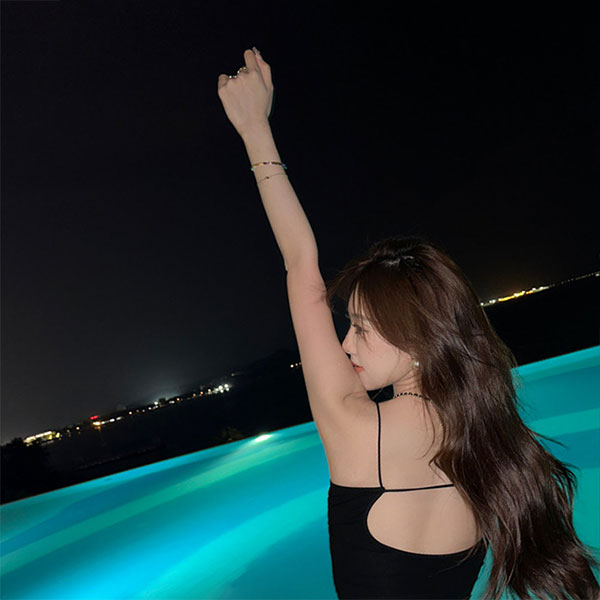 ANNAS 特價 一字裸背Bra小可愛 免穿內衣 自帶胸墊 罩杯 無痕 性感 爆乳 辣妹 美背 細肩帶 大露背 韓國 4