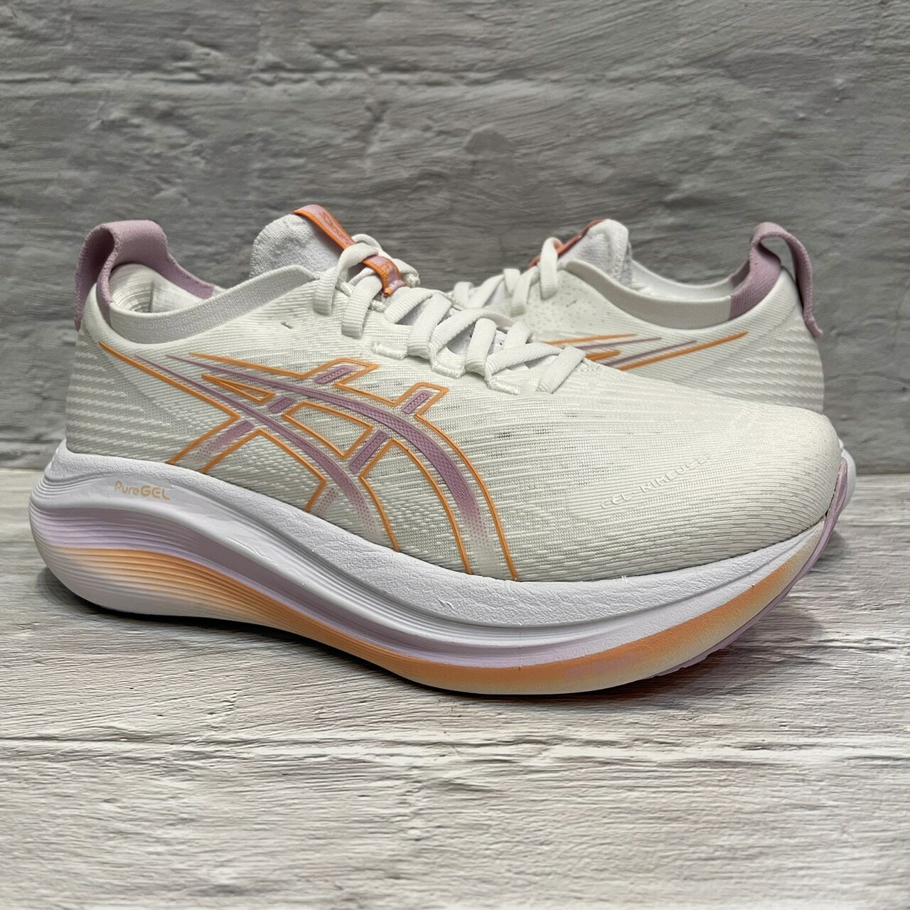 ASICS 亞瑟士 GEL-NIMBUS 27 女款 寬楦 跑鞋 1012B752-101