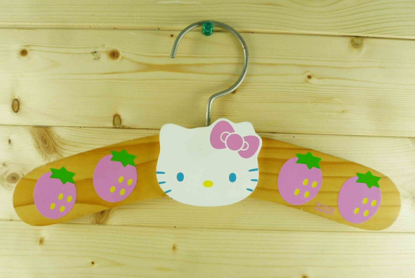 【震撼精品百貨】Hello Kitty 凱蒂貓 衣架-草莓圖案【共1款】 震撼日式精品百貨