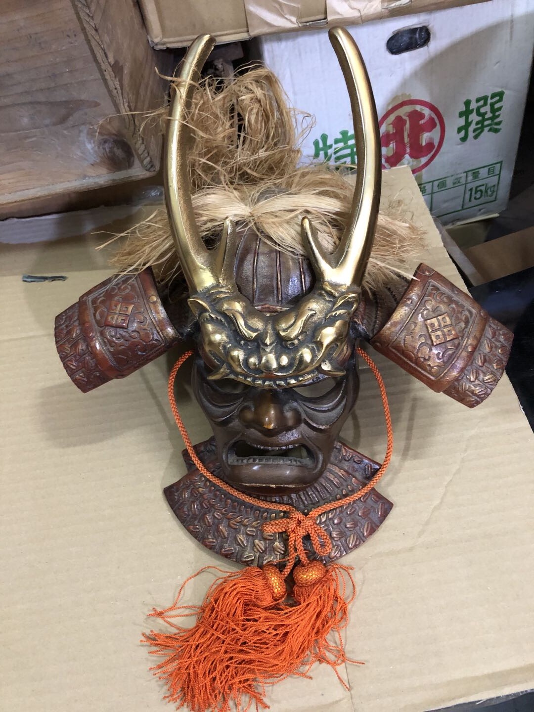 日本回流鐵制武士頭盔帶面具一個，年代比較久。