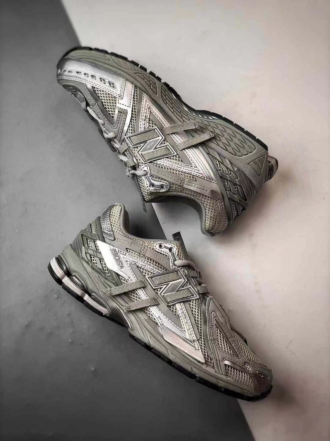 New Balance 1906R 系列 銀灰 復古老爹鞋 4