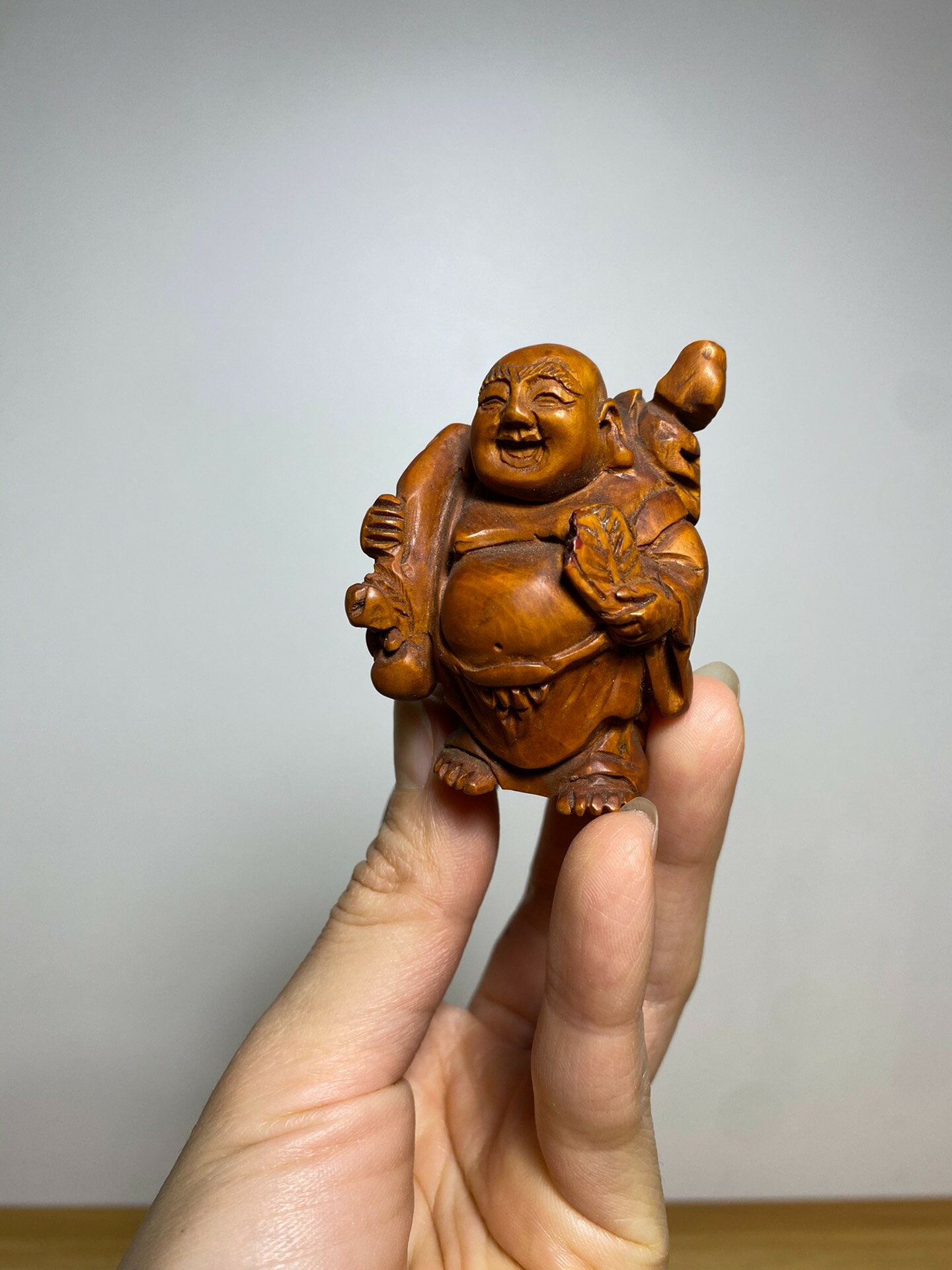 早期實木手雕彌勒佛，隨身佛，小巧玲瓏，非常精緻可愛，包漿渾厚