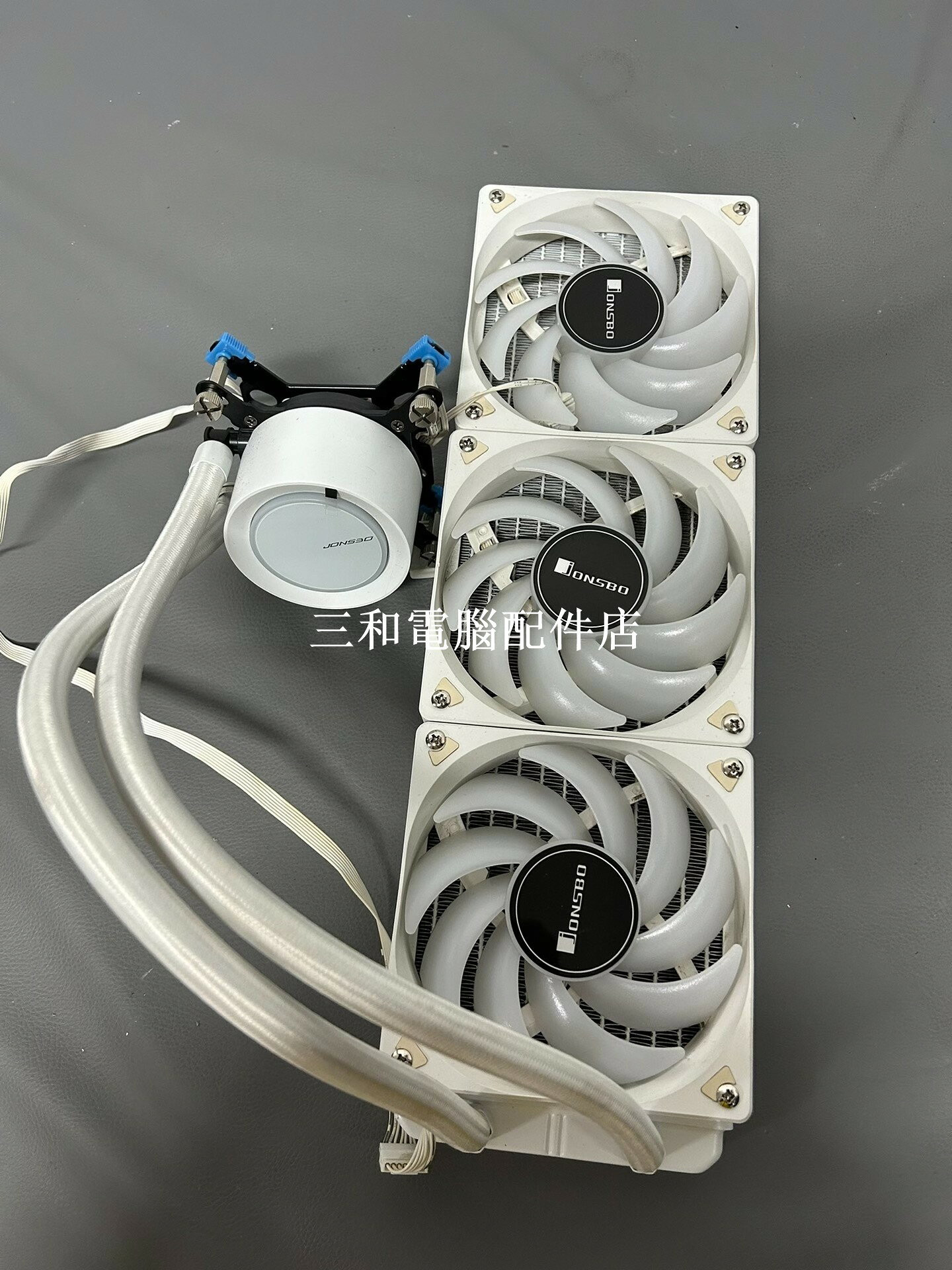 喬思伯 LW360 水冷散熱器 黑色 支援14600KF 13600KF 適合電競玩家 拆機配件 成色中等 如圖所示 支援1700扣具 適用多款CPU 無發票