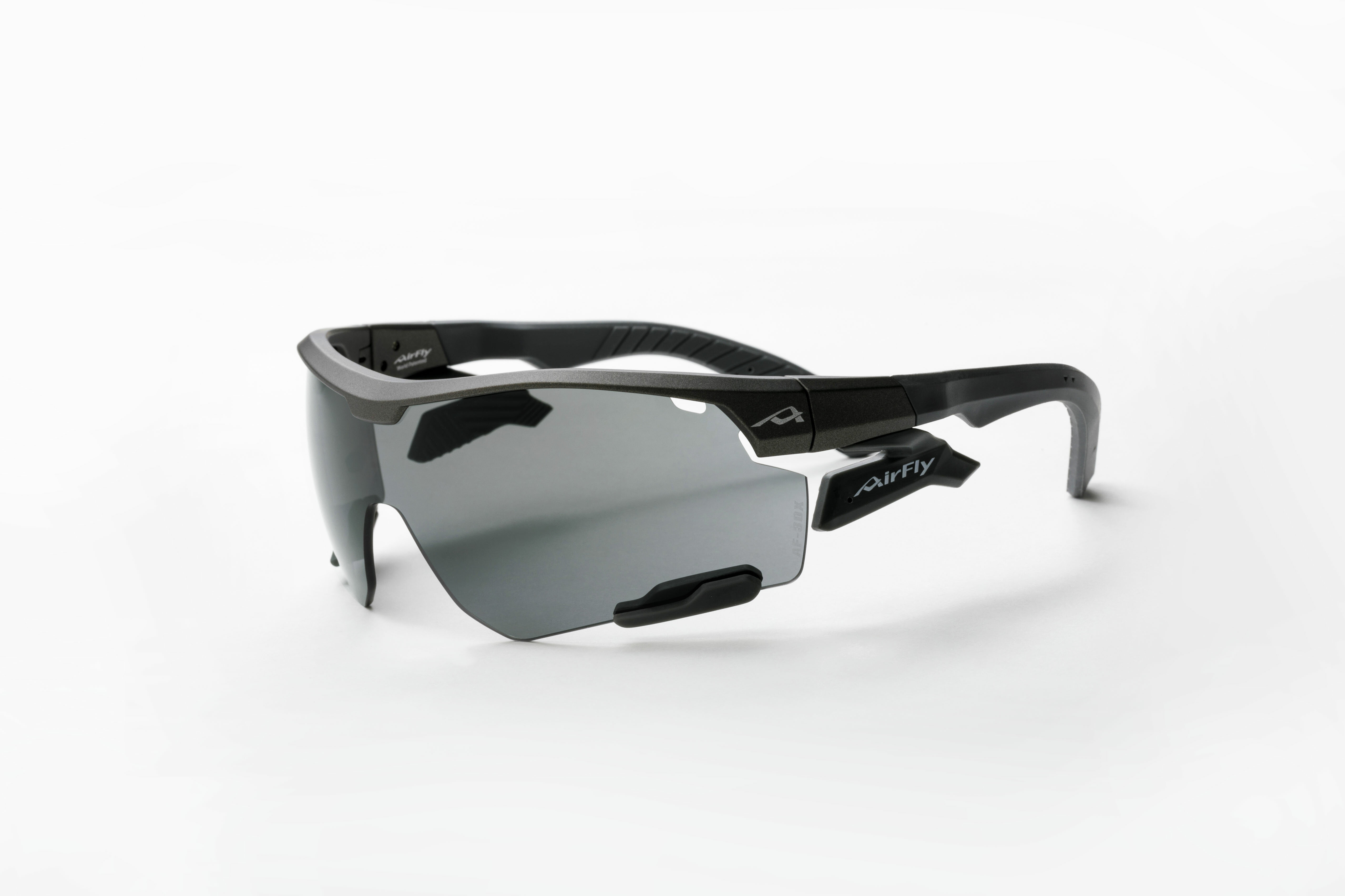 【AirFly】AF-30X C-4 無鼻墊運動太陽眼鏡 赤崎曉選手推薦 煙灰高對比鏡片 霧面黑