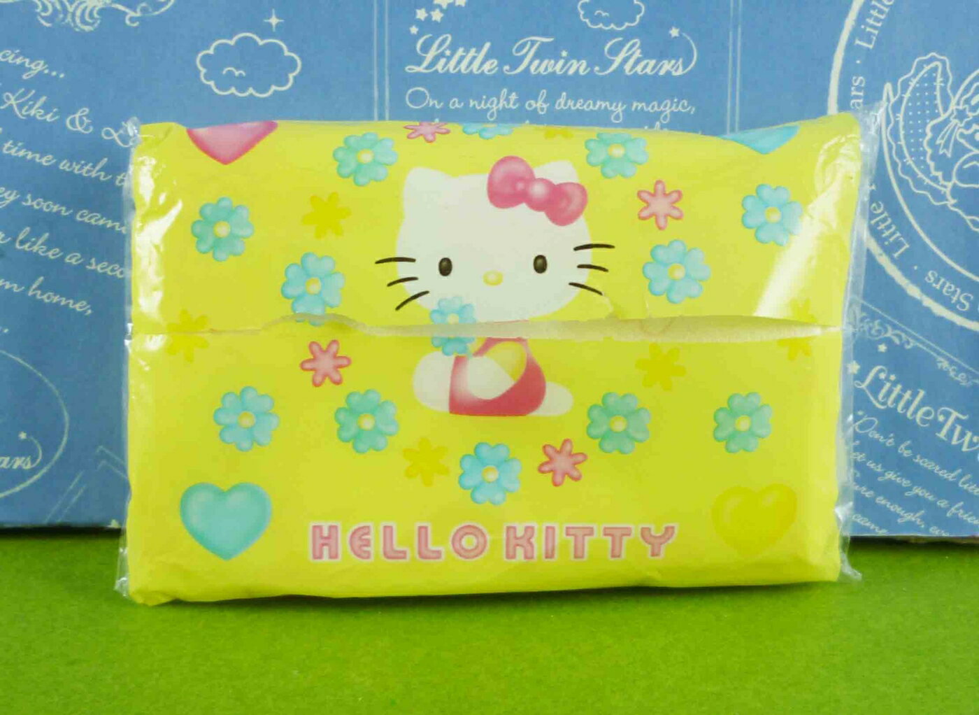 【震撼精品百貨】Hello Kitty 凱蒂貓 袖珍面紙-黃底拿花造型【共1款】 震撼日式精品百貨