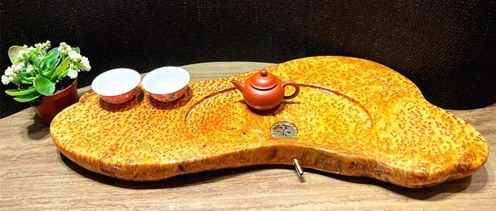 杉木瘤老料滿瘤花精品茶盤，編號G520，尺寸 長62公分，寬18到29公分之間，厚4.5公分，大時代蘇老闆特別訂制精挑細選倒格杉木滿瘤茶盤！非常稀有珍貴，極品等級，歡迎珍收！
