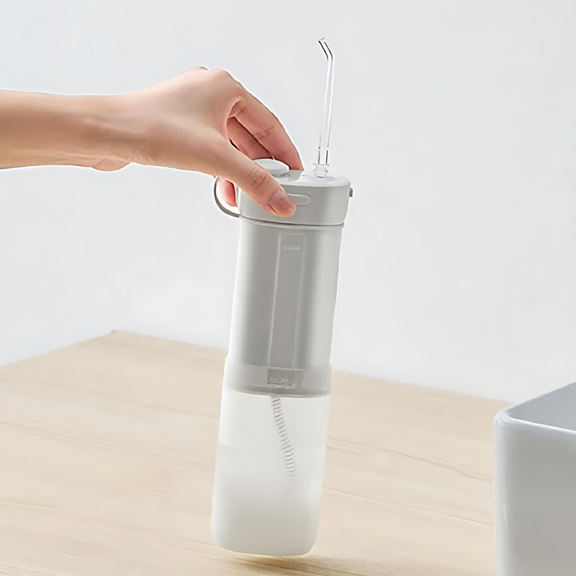 【正負零】攜帶型沖牙機CBH-J020 4