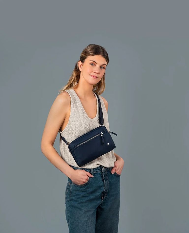 .｜享趣戶外｜ 澳洲《Pacsafe》W 三用防盜手拿側背包 1L  20461606-軍藍