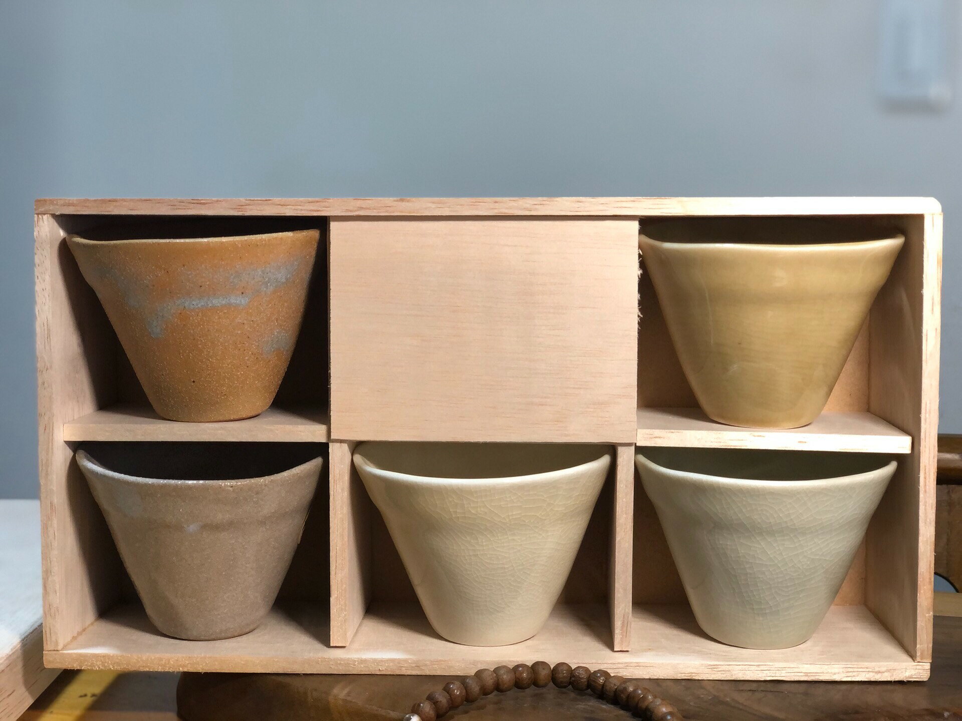 日本中古迴流萬寶窯作五客五色杯不同工藝斗笠茶杯 帶展示木箱