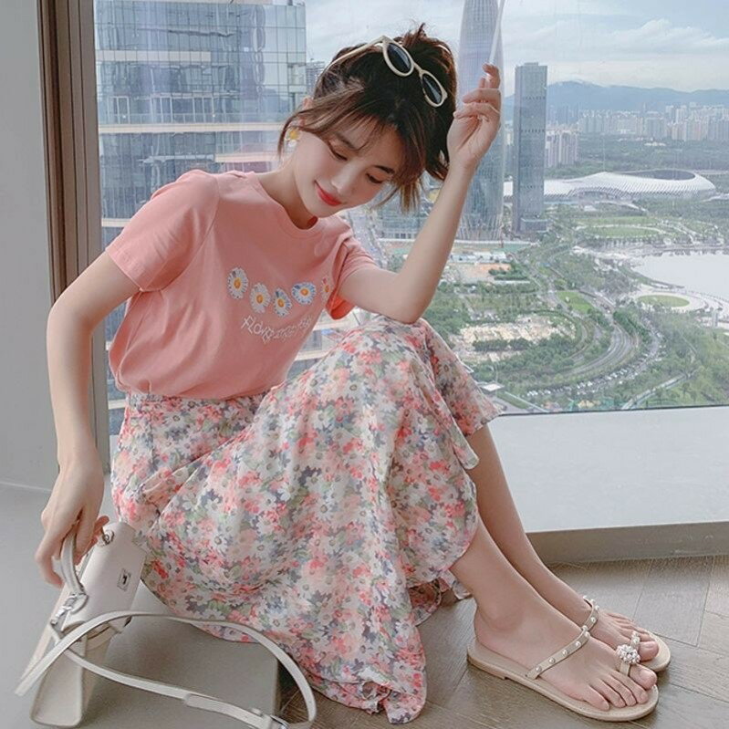 洋氣減齡時尚套裝女夏新款寬松粉色短袖上衣復古碎花半身裙兩件套