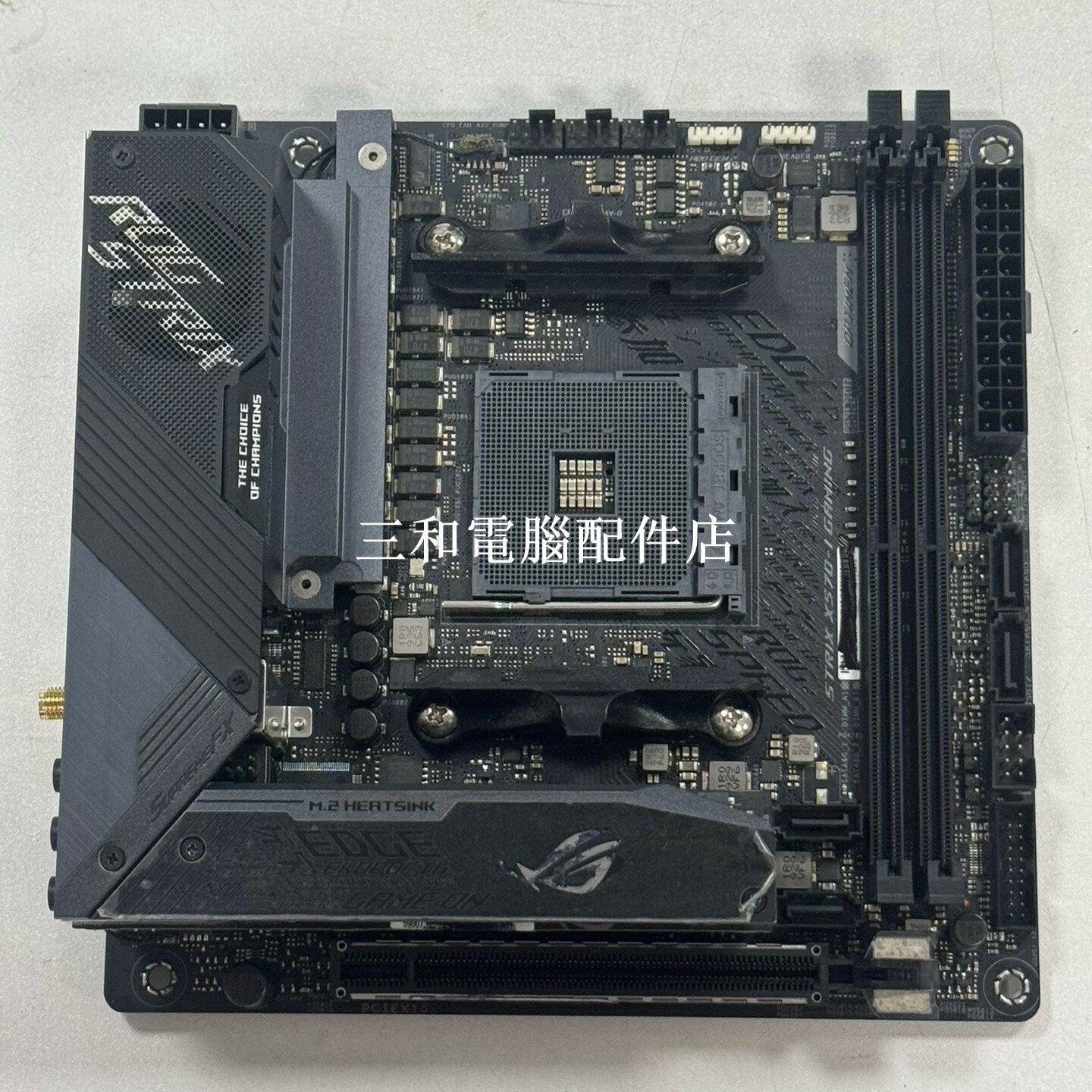 華碩ROG STRIX X570-I GAMING 玩家國度 ITX 小主機板 9成新 支援10 11代處理器 神光同步 DDR4 已升最新BIOS 成色如圖