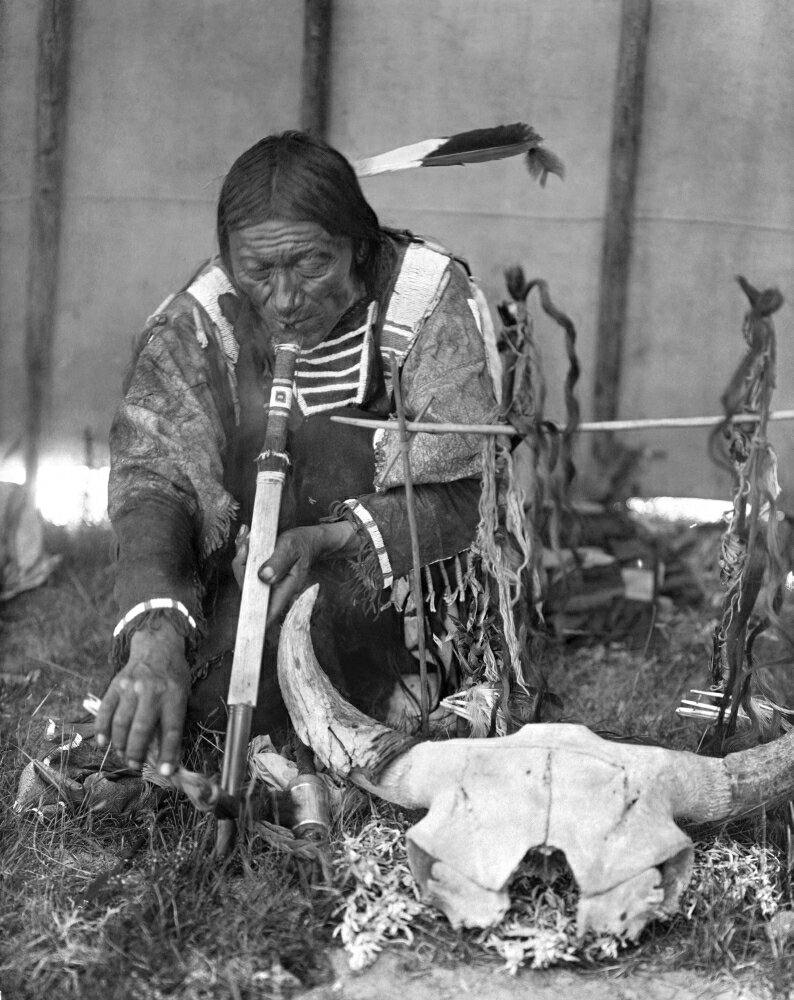 Posterazzi: Sioux Medicine Man C1907 Nsaliva A Sioux Native American Medicine Man Lighting A